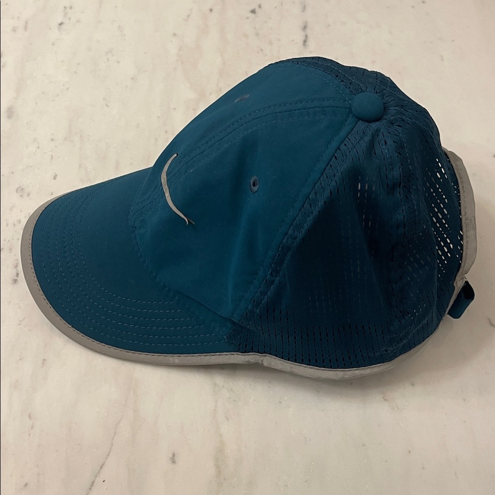 Nike Cap - Picture 2 of 3
